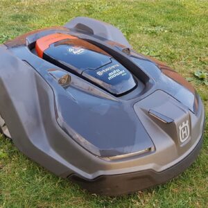 Husqvarna 450x automower (WORKS JUST NEEDS A BATTERY CHARGING STATION!)