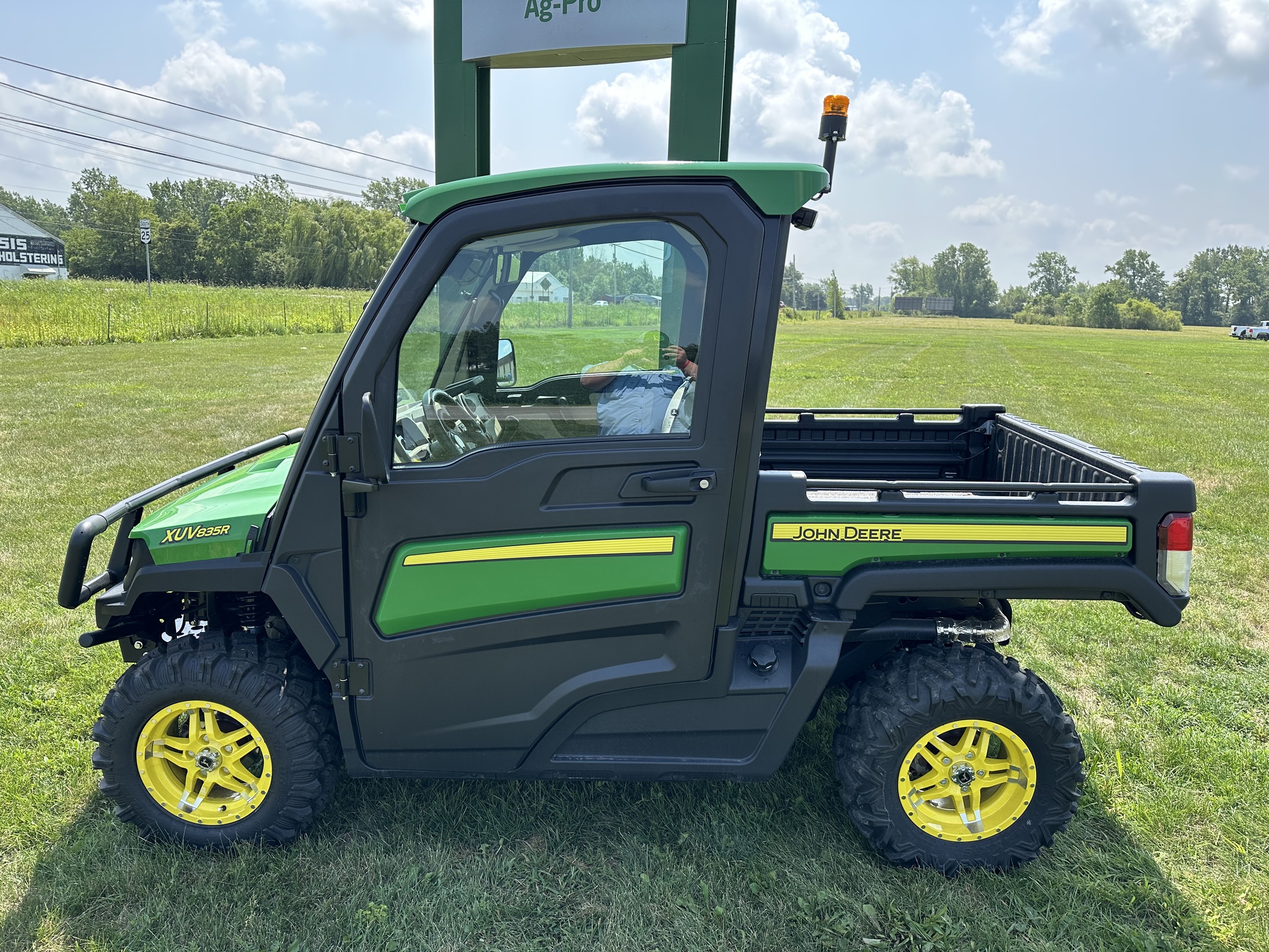 2019 John Deere XUV835R ATVs and Utility Vehicle
